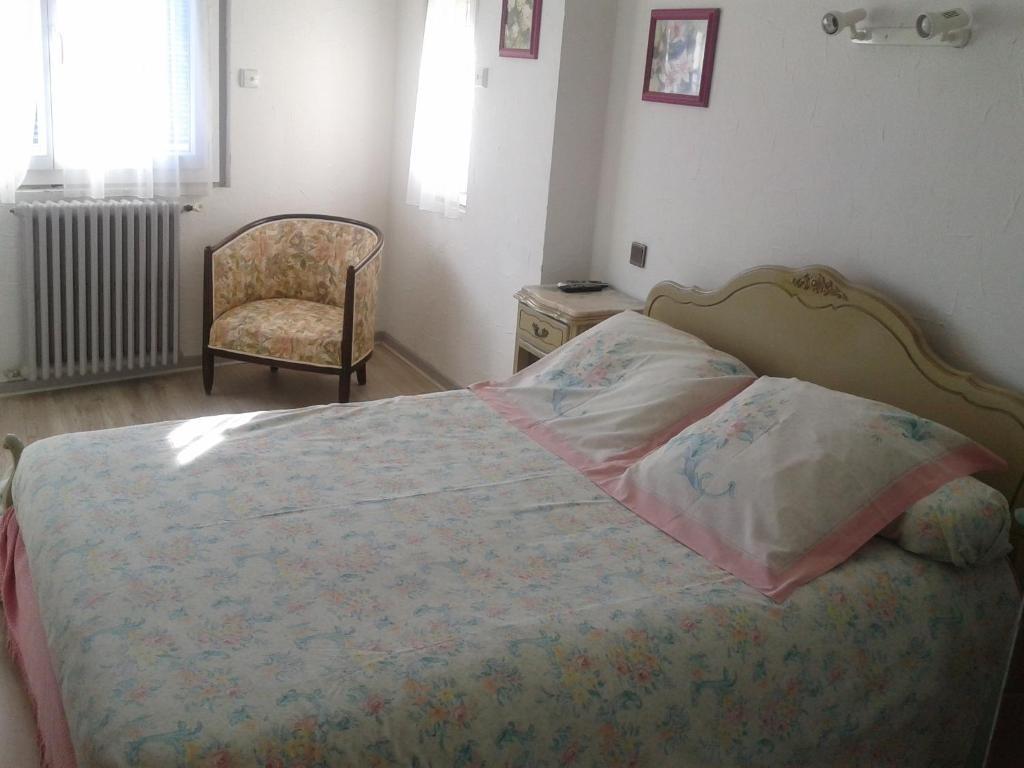 L' Auberge Campagnarde, Lourdes Poueyferre Room photo